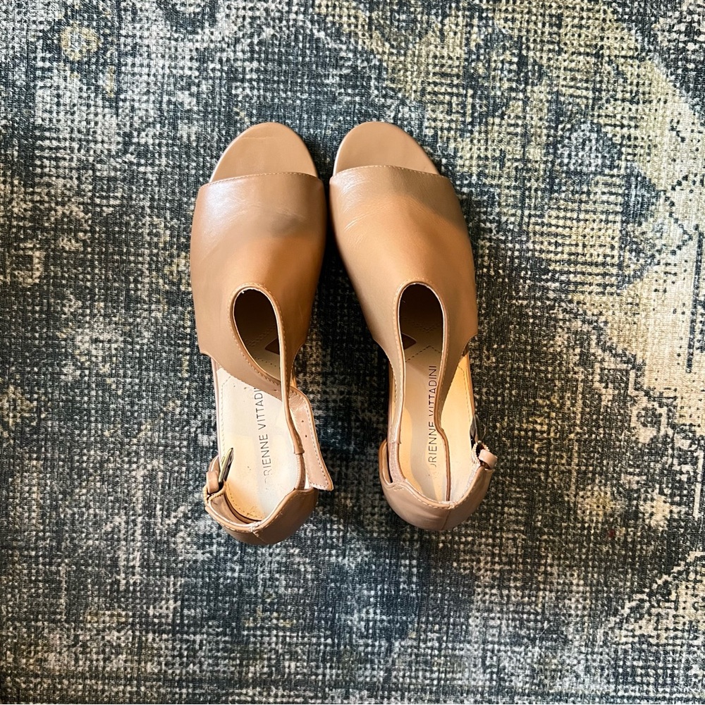 Adrienne Vittadini Tan Heels block - Picture 3 of 5